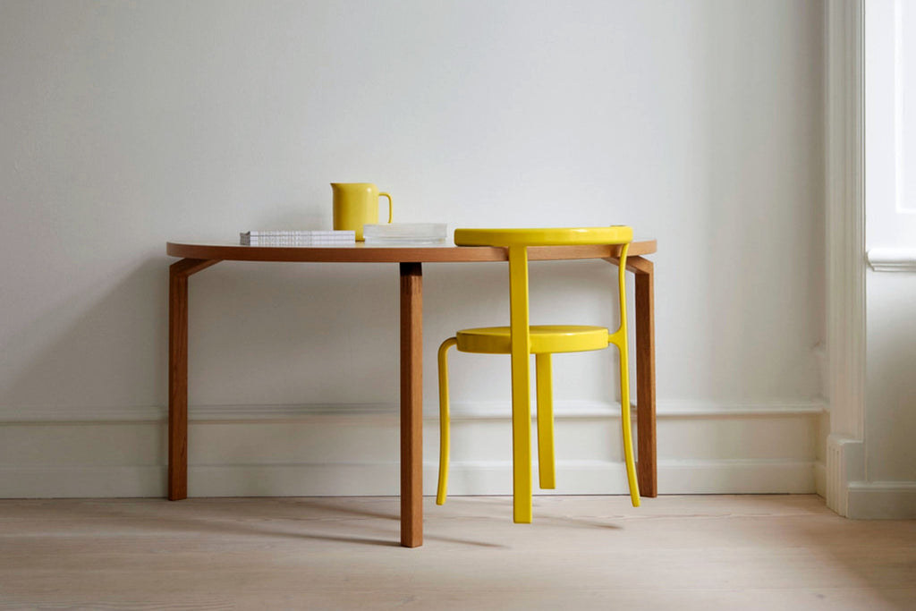 8002 Designer Stuhl von Magnus Olesen in Hochglanzlack, gelb