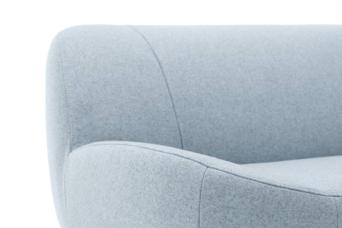 Minimalistisches Polstersofa AINO im skandinavischen Stil