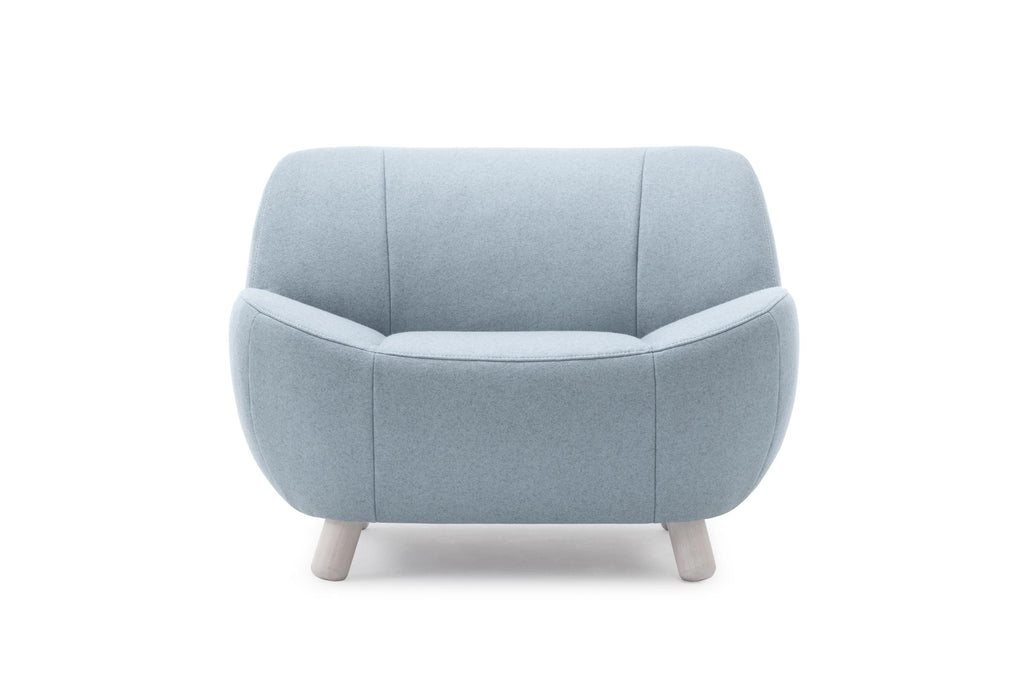 Designer-Sessel AINO als Blickfang im Wohnbereich