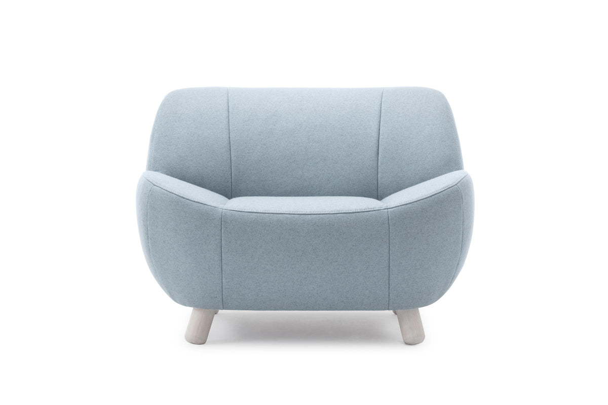 Designer-Sessel AINO als Blickfang im Wohnbereich