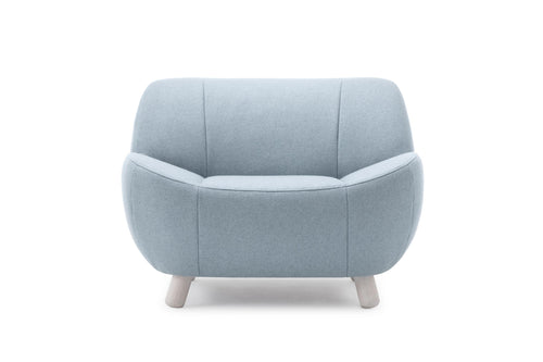 Designer-Sessel AINO als Blickfang im Wohnbereich