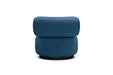 Designersessel in Blau mit runder Rückenlehne vor weißem Hintergrund – Rückansicht