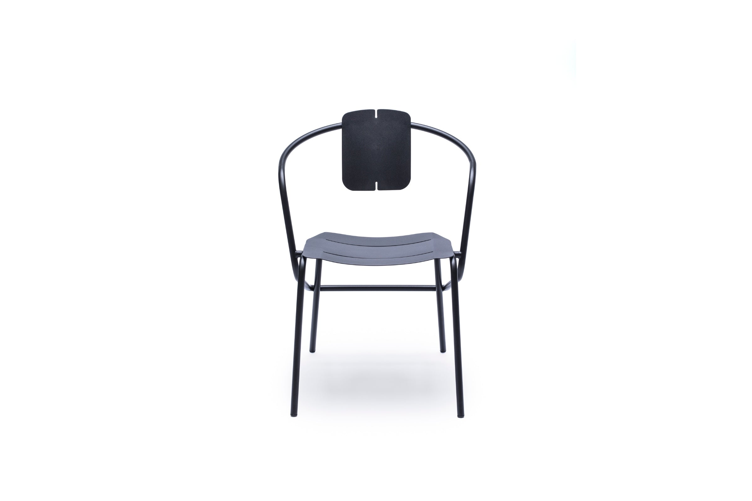 Vorderansicht des Designer Minimalistischen Gartenstuhls