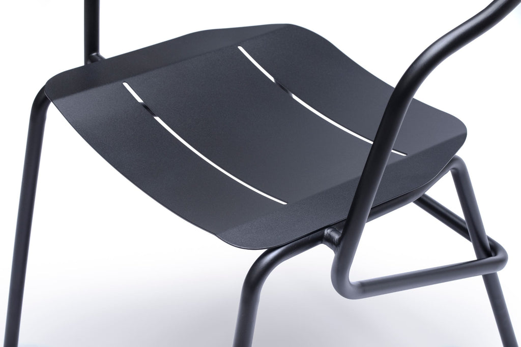 Nahaufnahme der Sitzfläche des Gartenstuhls