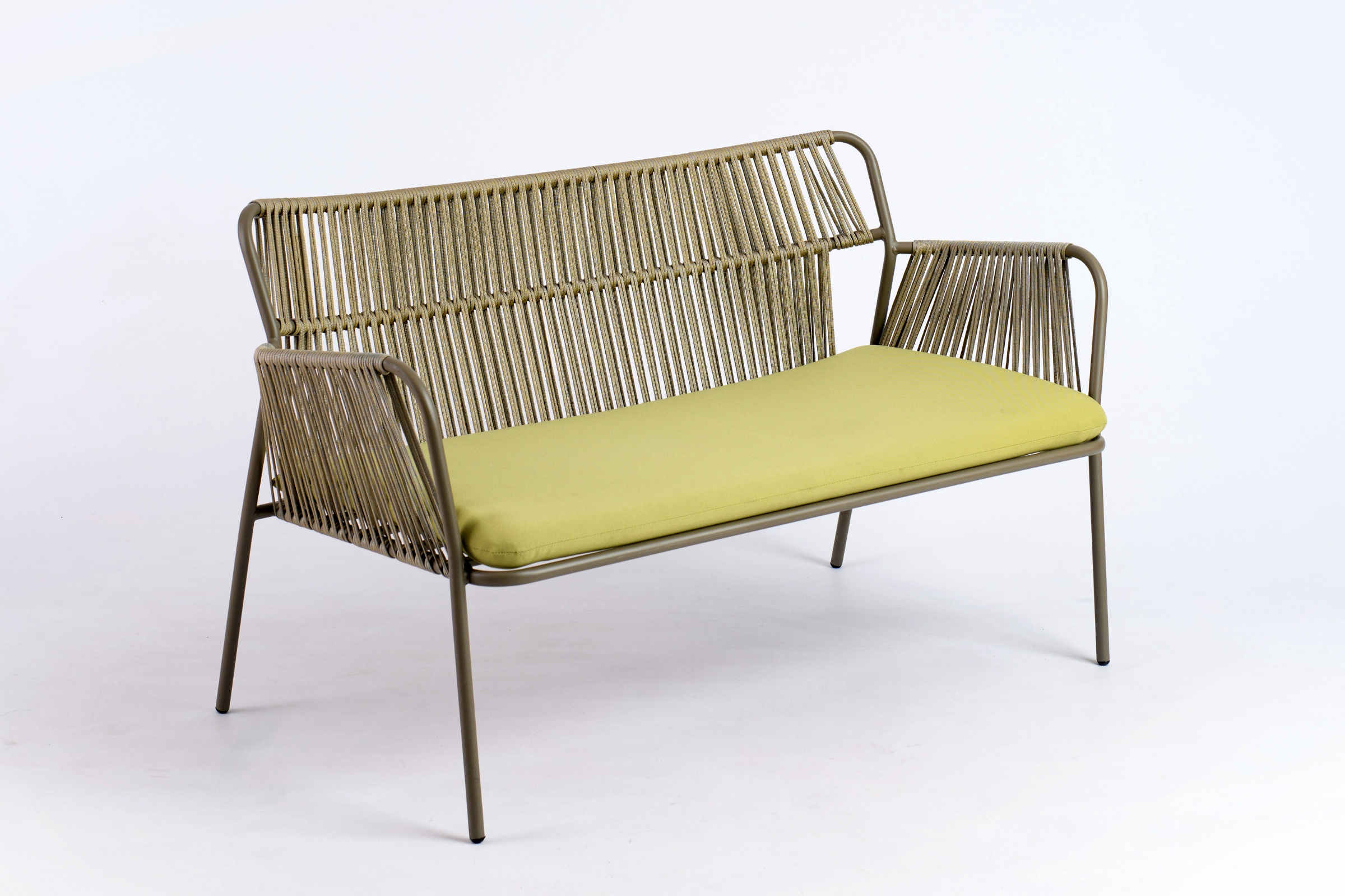 BIANCA plus Gartensofa Seitenansicht modernes Design