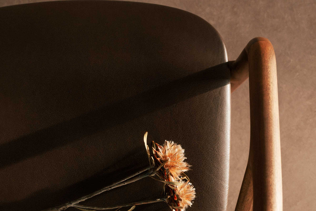 BLED Designer Stühle am Esstisch für ein modernes Esszimmer im skandinavischen Stil