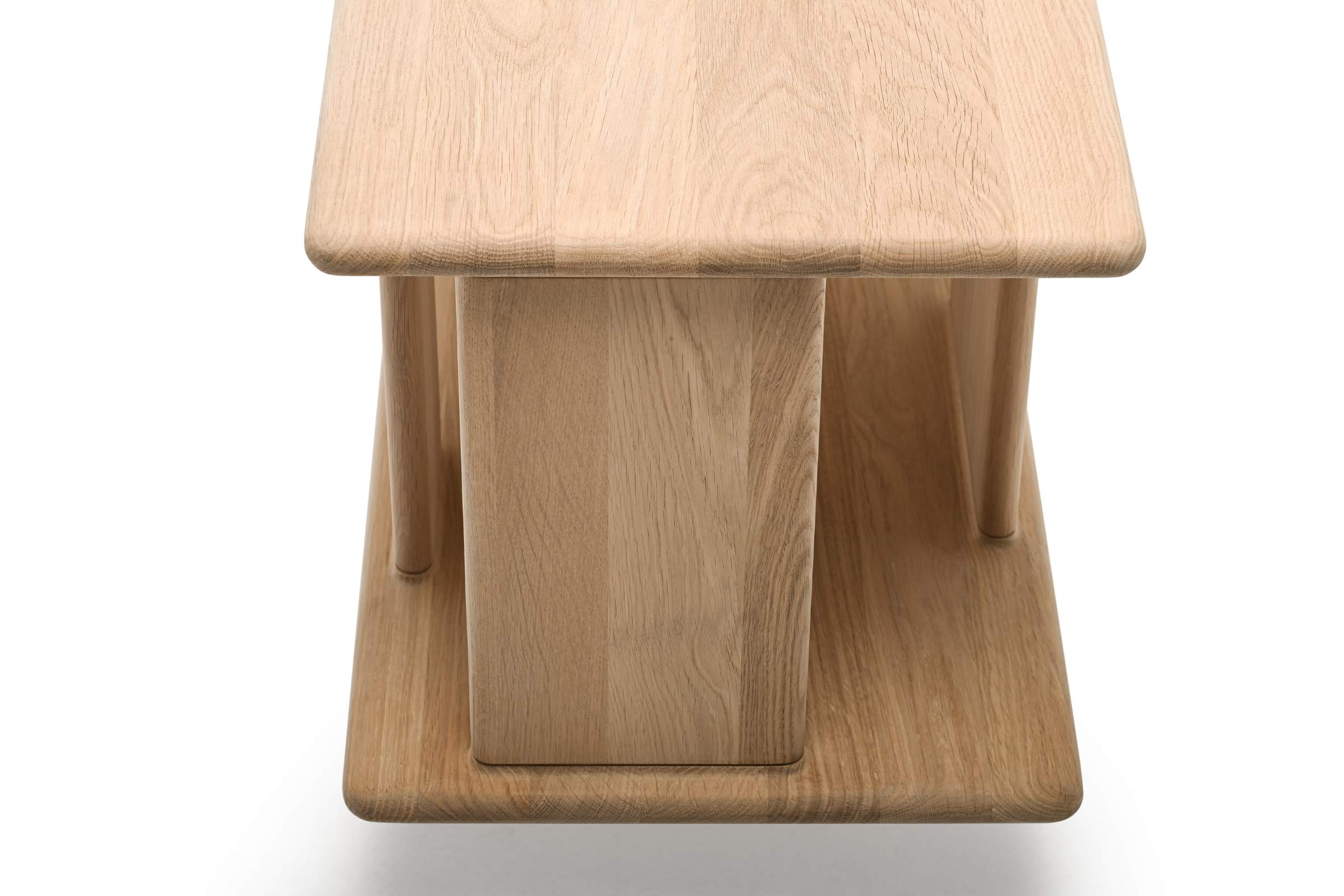 Innenansicht der vertikalen Elemente des Hängeschranks