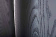 Maserung und Textur des Massivholzes beim Beistelltisch