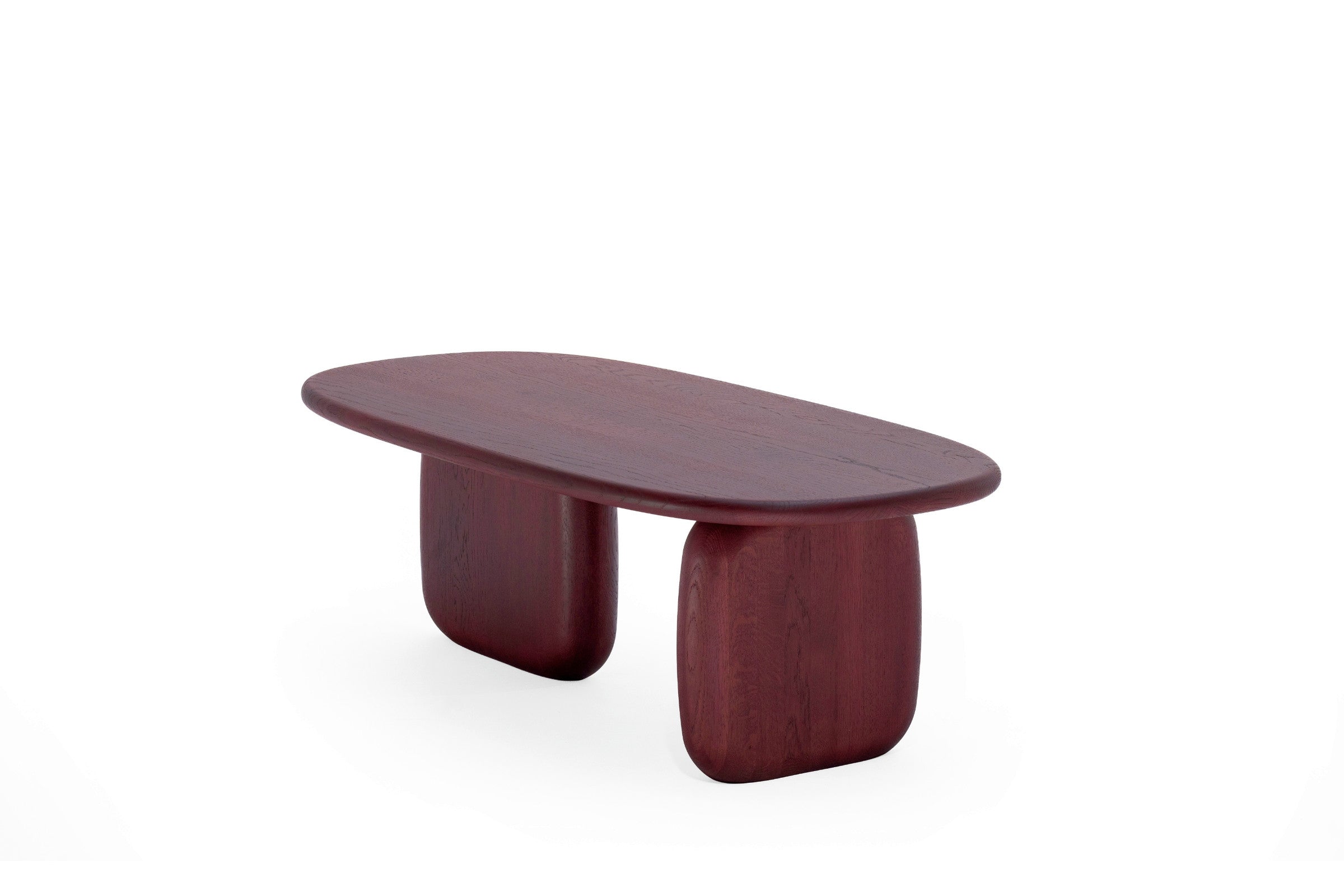 Schräge Ansicht des CAIRN Massivholztisches mit skulpturalem Untergestell