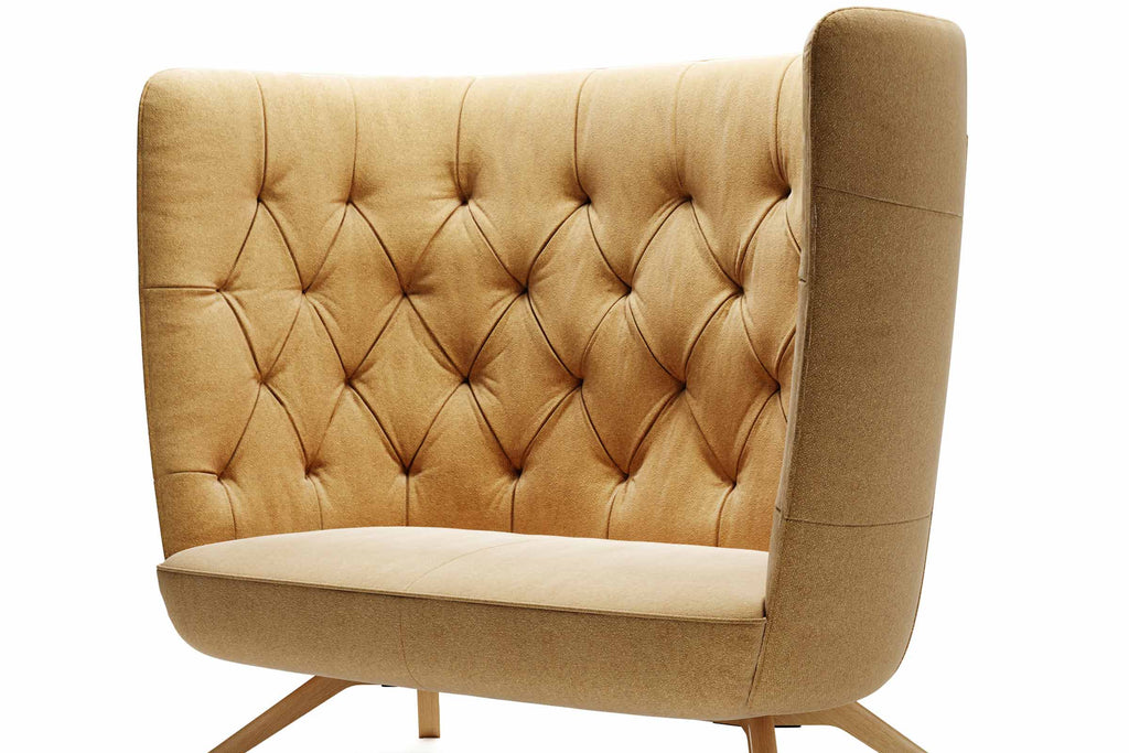 CLOE Designer Sofa mit hochwertigem Lederbezug im modernen Interieur