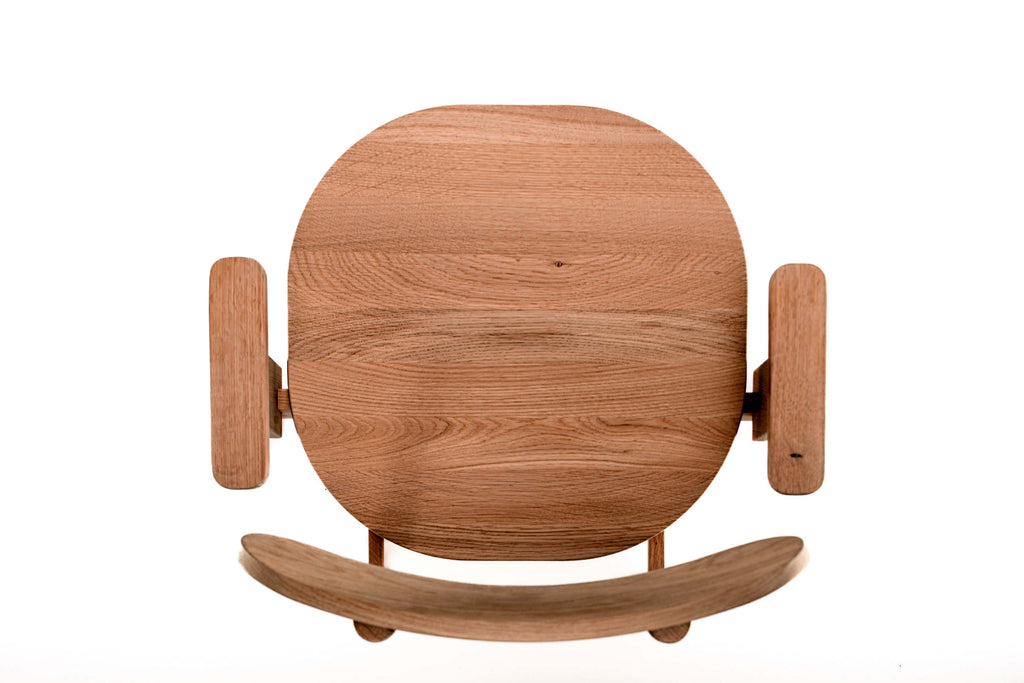 Stuhl von oben – Detailansicht der Sitzfläche und Rückenlehne des Stuhls aus Massivholz