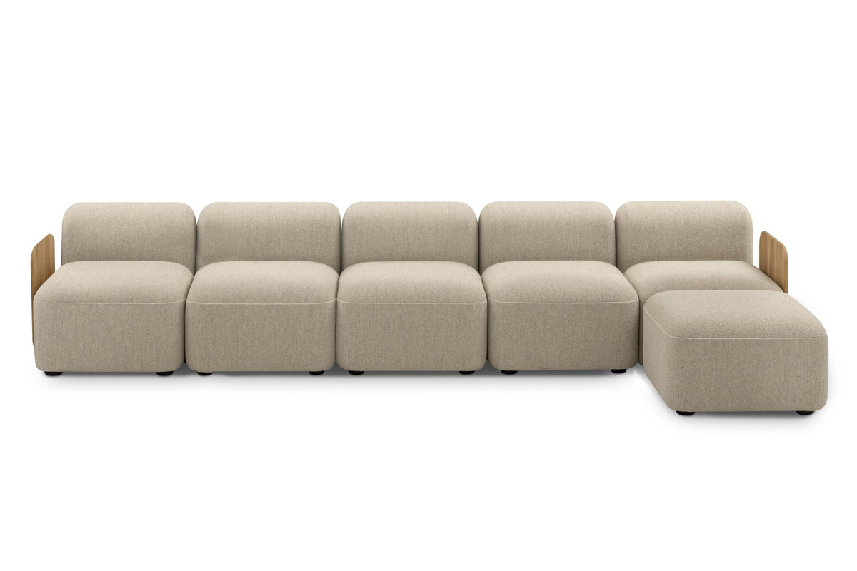 DOLMEN Designer Modular Sofa als großzügige Sitzlandschaft mit Chaiselongue