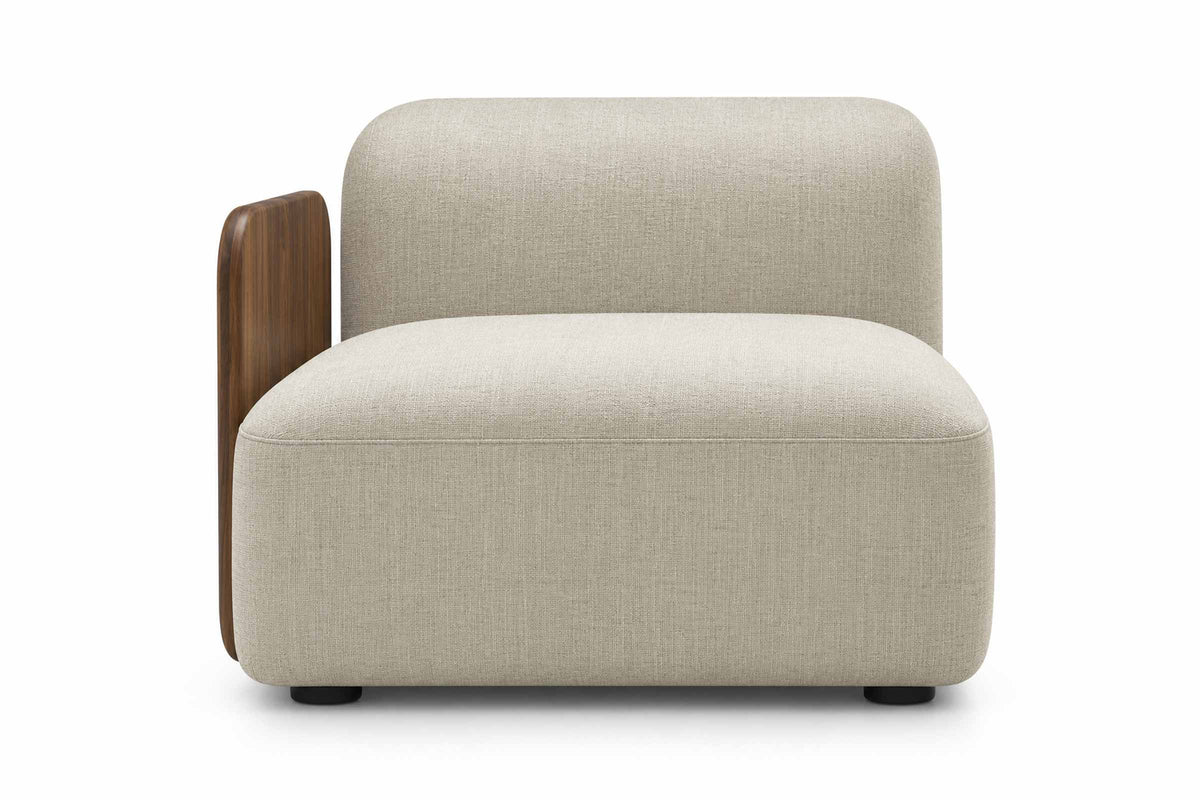 DOLMEN Designer Sessel mit dunklem Holzelement links und breiter Sitzfläche