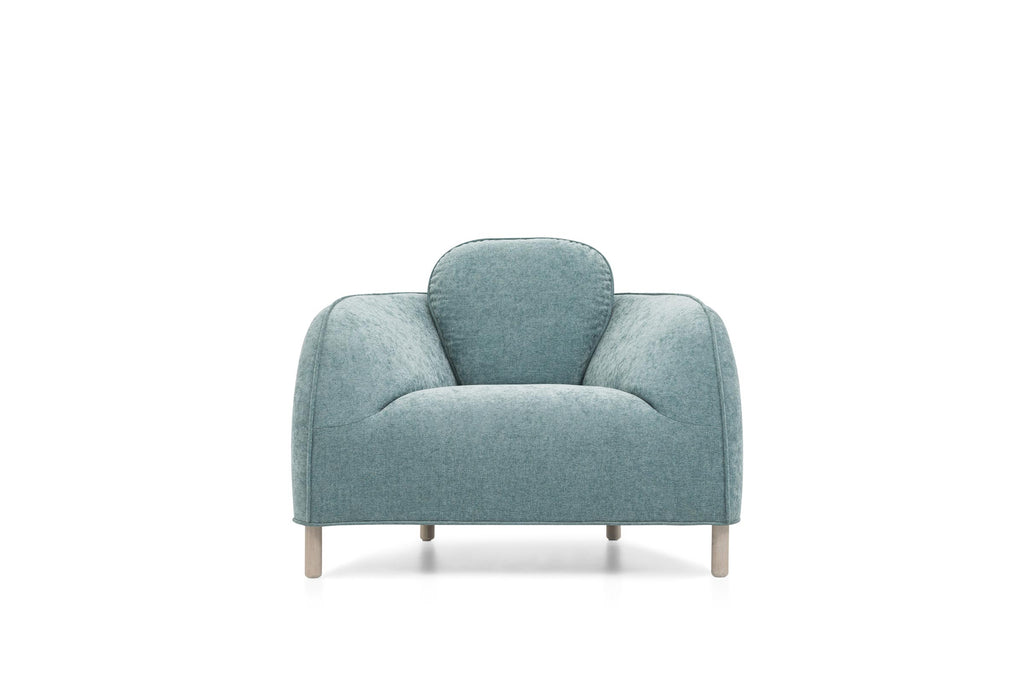DOLOMIA Designer Sofa von EXTRAFORM in Frontansicht mit hellen Holzfüßen