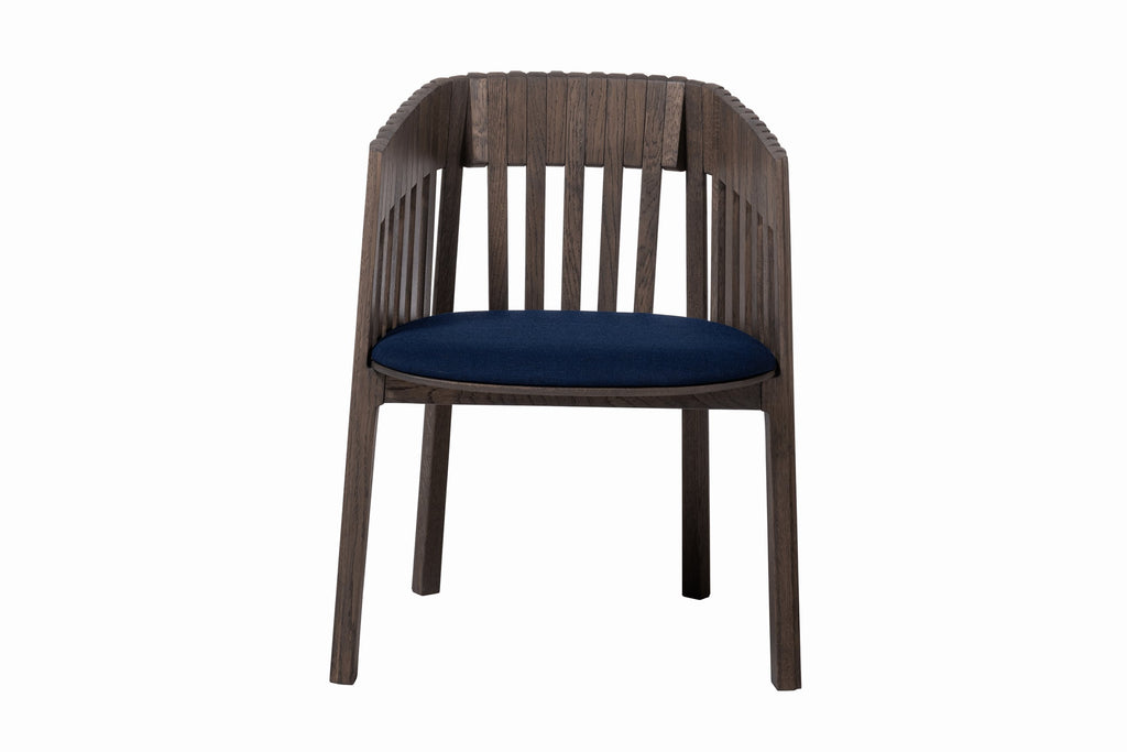 DUOMO Designer Stuhl von Woak mit markanter Rückenlehne