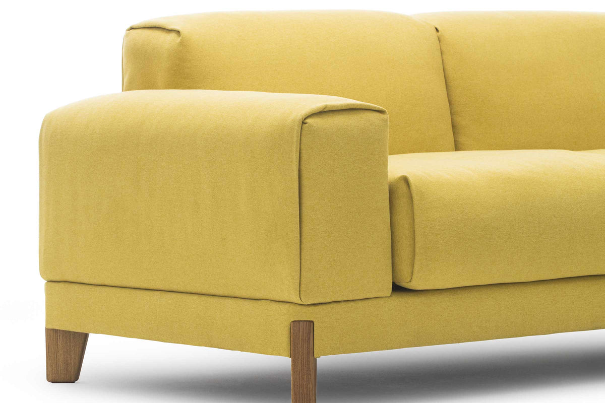 Sofa von EXTRAFORM mit gepolsterter Armlehne