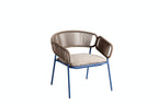 GROF Outdoor-Sessel mit blauer Stahlkonstruktion und beigem Sitzkissen