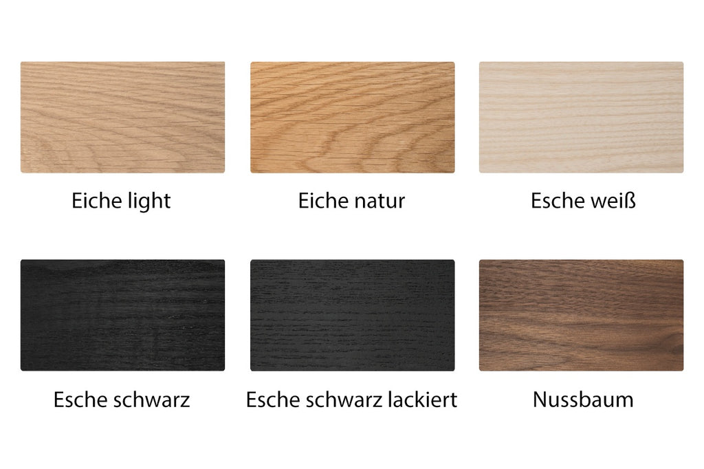 Holzvarianten in „Eiche light“, „Eiche natur“, „Esche weiß“, „Esche schwarz“, „Esche schwarz lackiert“ und „Nussbaum