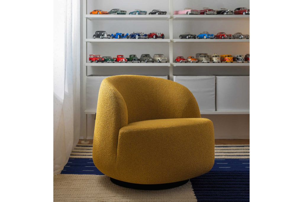 Polstersessel im modernen Interieur