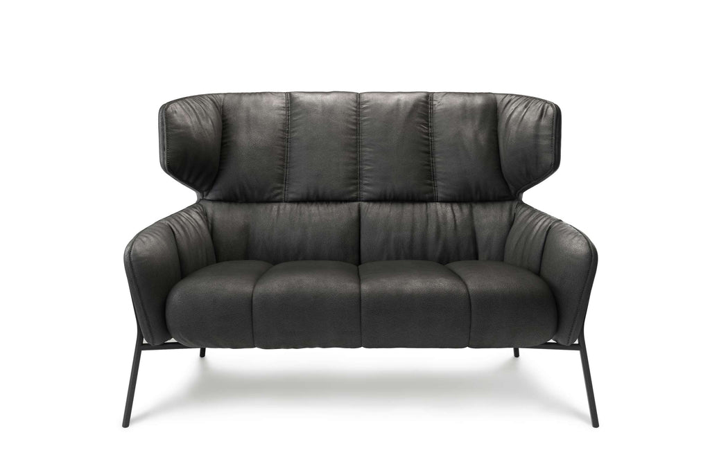 HOYO Designer Sofa in schwarzem Leder mit schlanken Metallfüßen