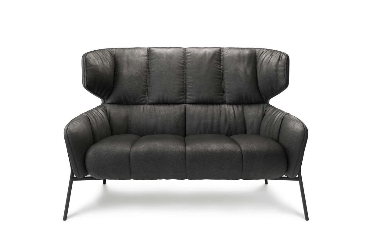 HOYO Designer Sofa in schwarzem Leder mit schlanken Metallfüßen