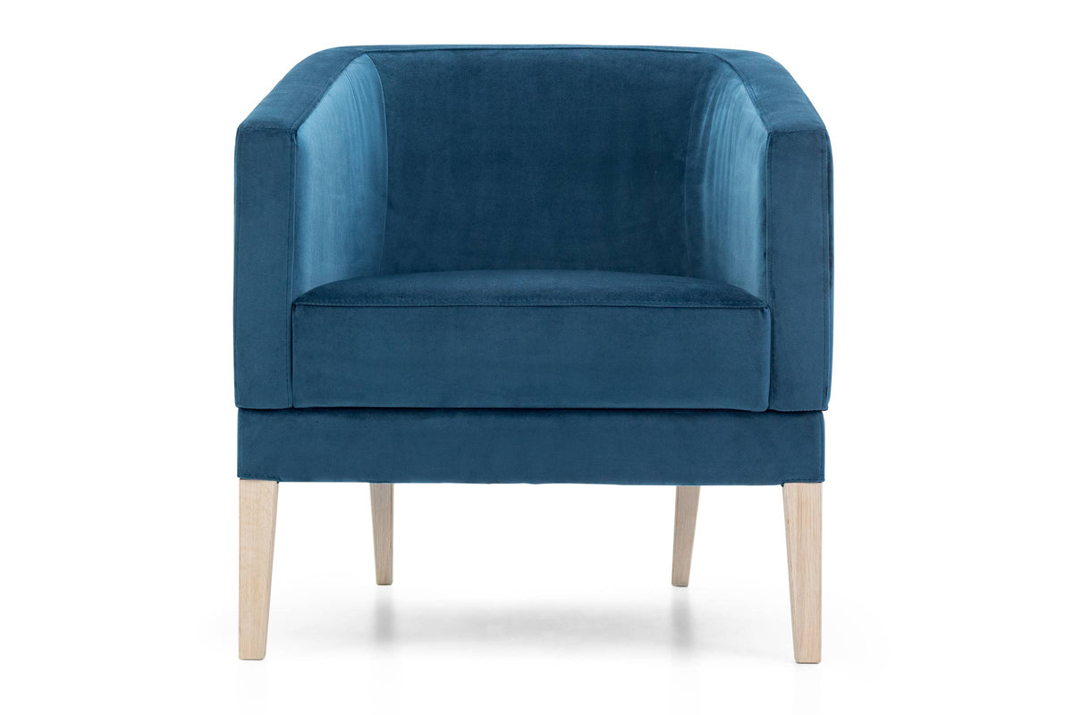 INTAMO-S Designer Sessel von EXTRAFORM in Blau mit Holzbeinen – Vorderansicht
