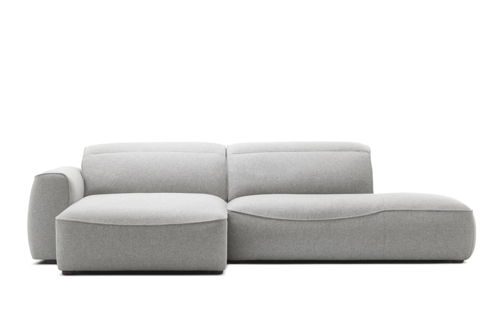 In hellgrauem Stoff mit Chaiselongue