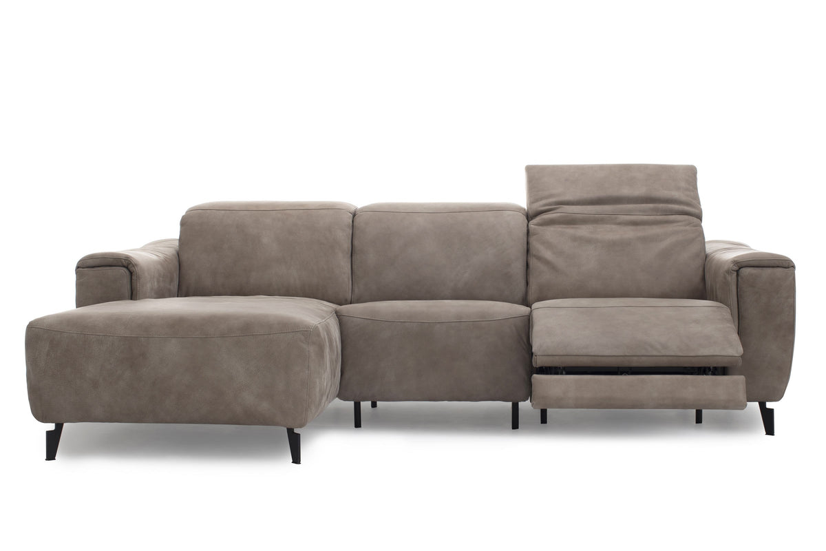 Mit Chaiselongue links und ausgefahrener Relaxfunktion von EXTRAFORM