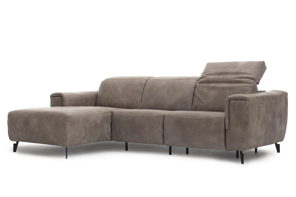 Mit Chaiselongue links und verstellter Kopfstütze in schräger Ansicht