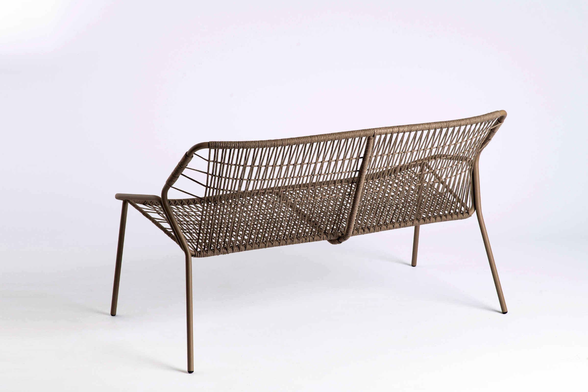 Gartensofa Rückansicht – geflochtene Seilstruktur