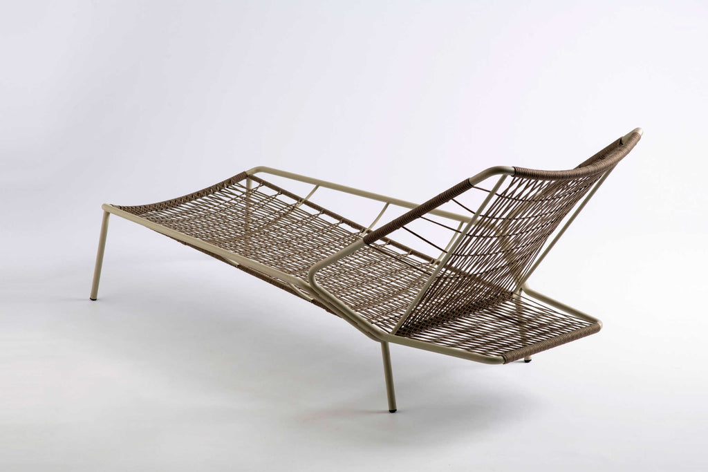 Rückansicht der Sonnenliege ohne Polster