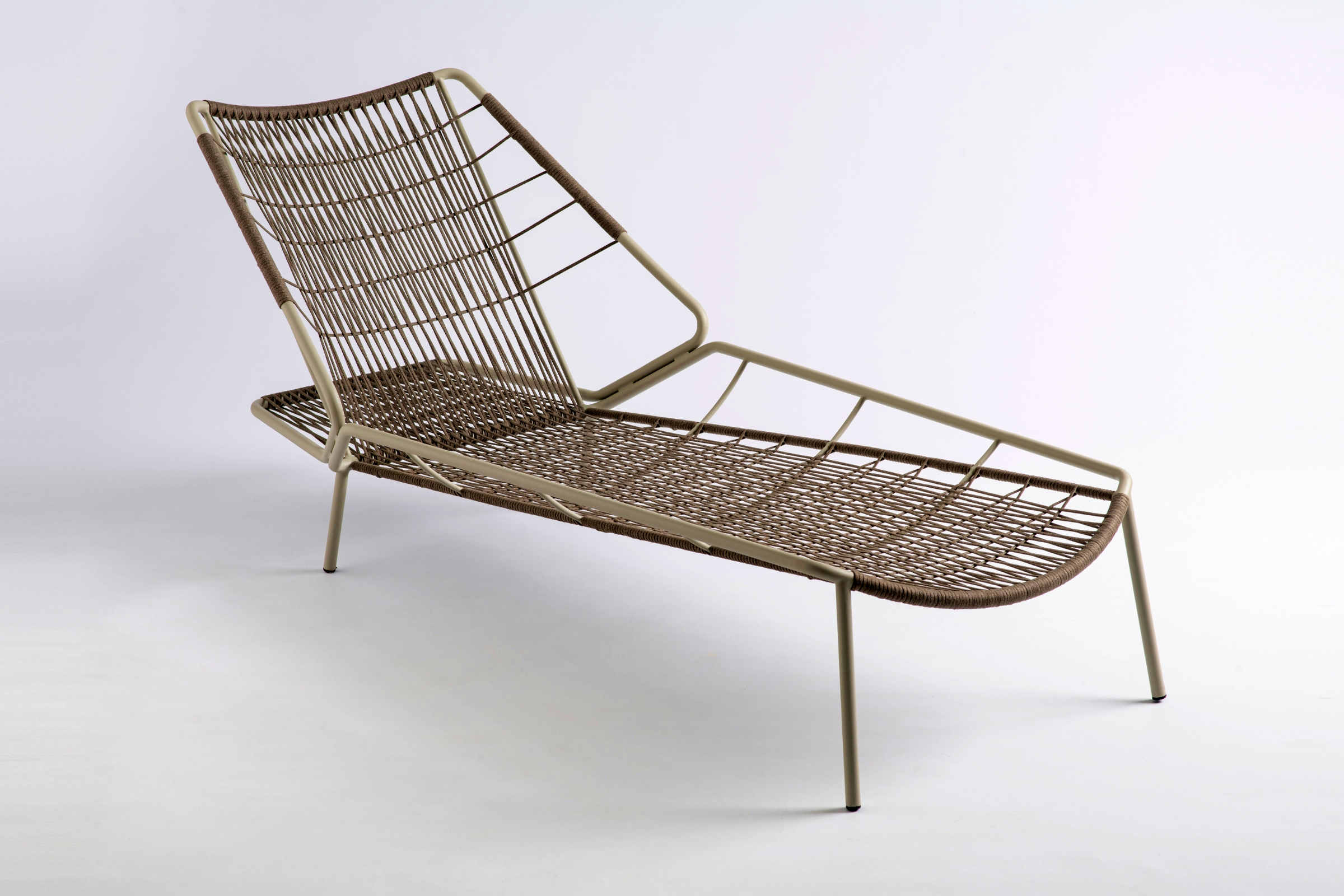 KAPUA Designer Sonnenliege von GARDA – Seitenansicht