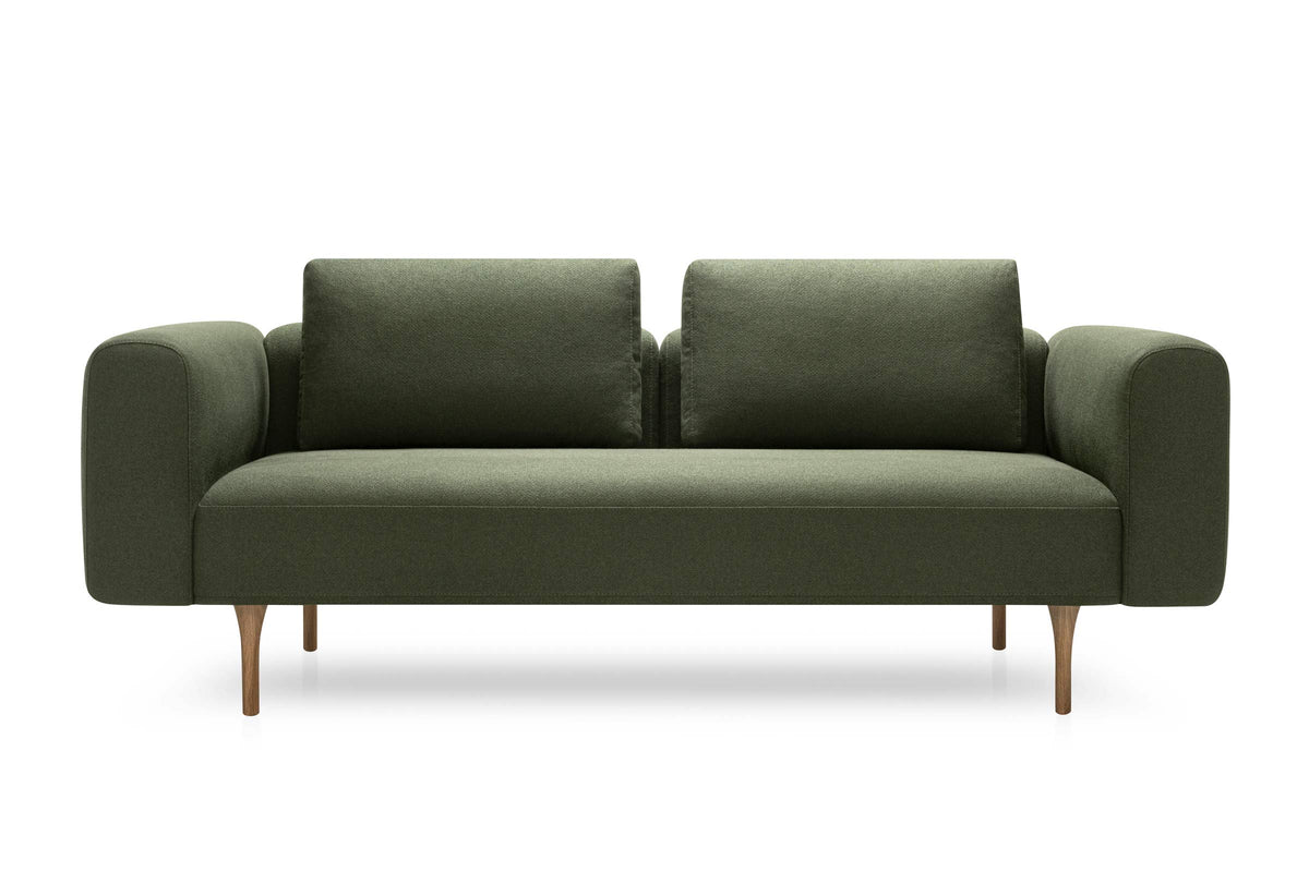 KUBIK Designer Sofa von Volumen in Grün mit Holzfüßen