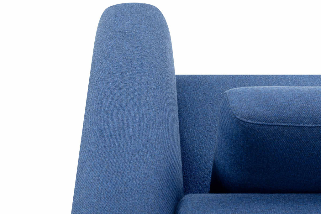 KUBIK Designer Sofa Detailansicht von Armlehne und Rückenkissen