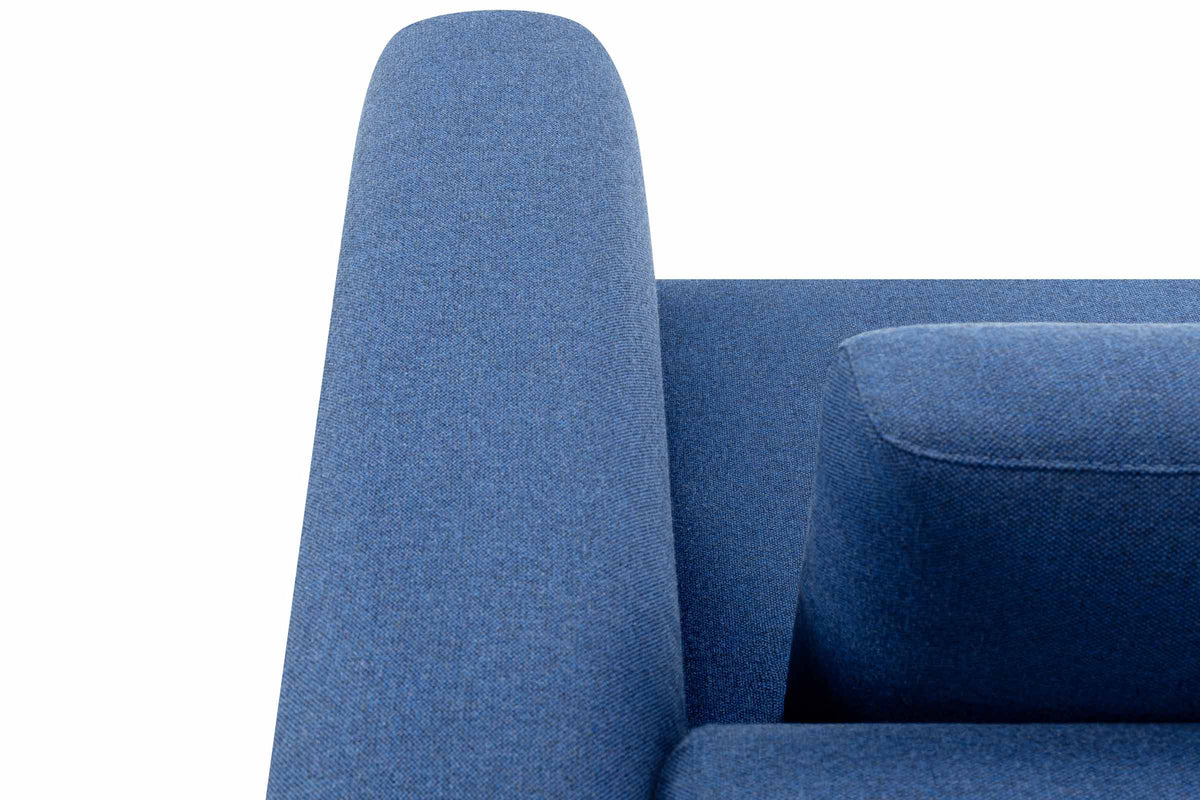 KUBIK Designer Sofa Detailansicht von Armlehne und Rückenkissen