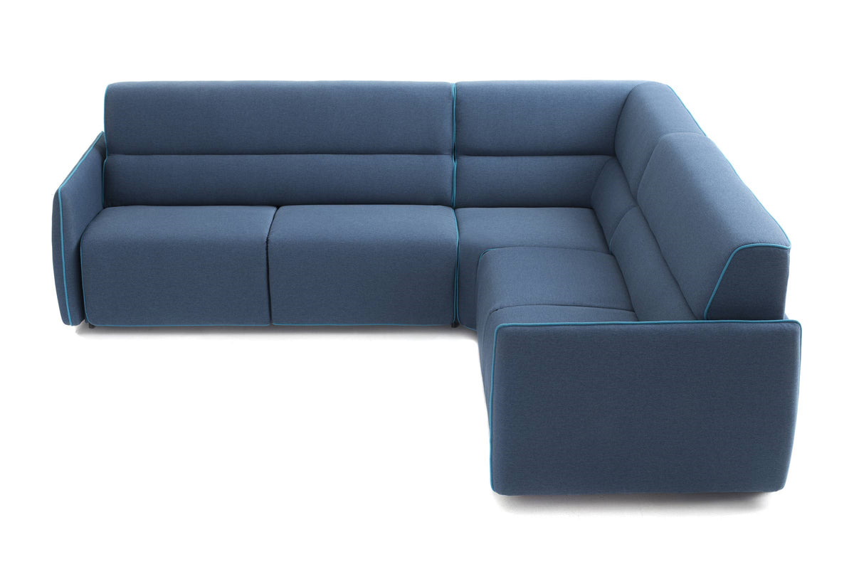 In blauer Stoffausführung mit großzügiger Eckform
