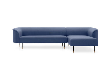 LE MANS Designer Ecksofa in Blau vor weißem Hintergrund