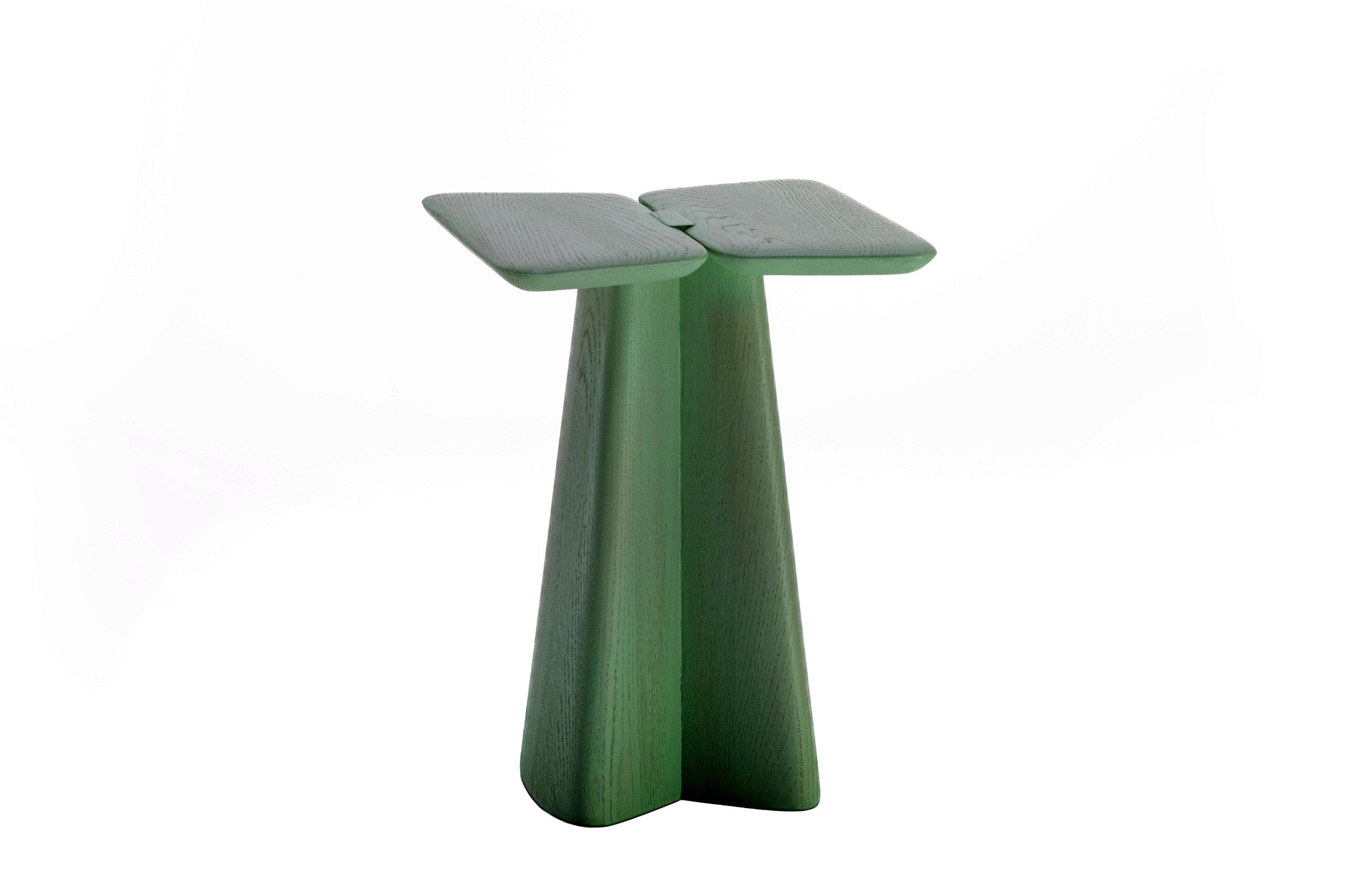 Schrägansicht des Woak-Beistelltisches