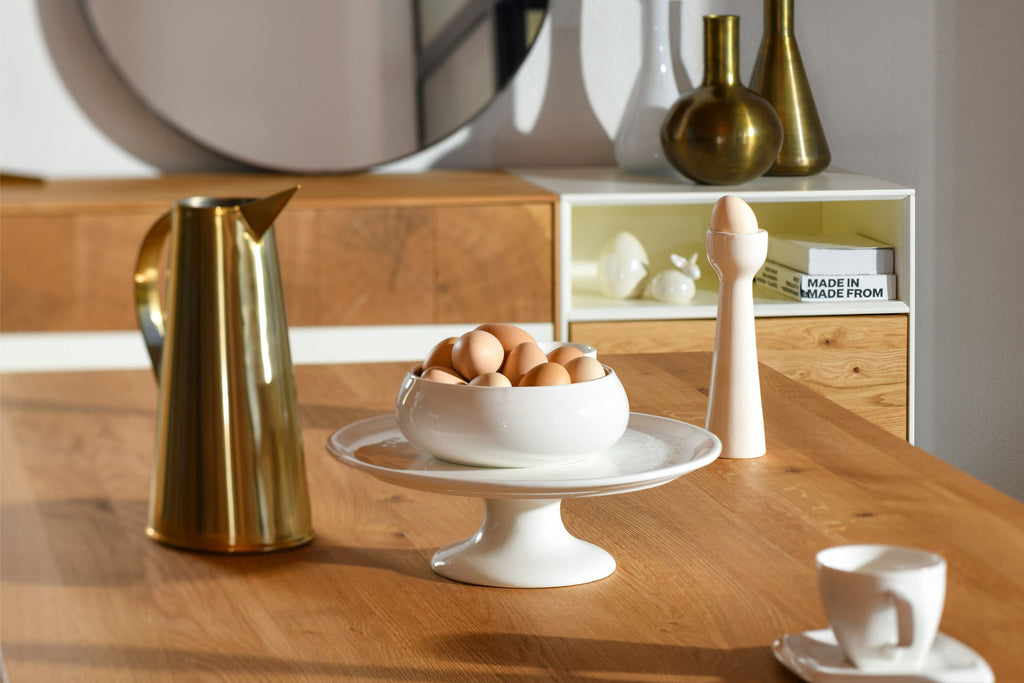 Nahaufnahme des LOTTE Massivholz Esstischs von WHITEOAK mit einzigartiger Holzstruktur