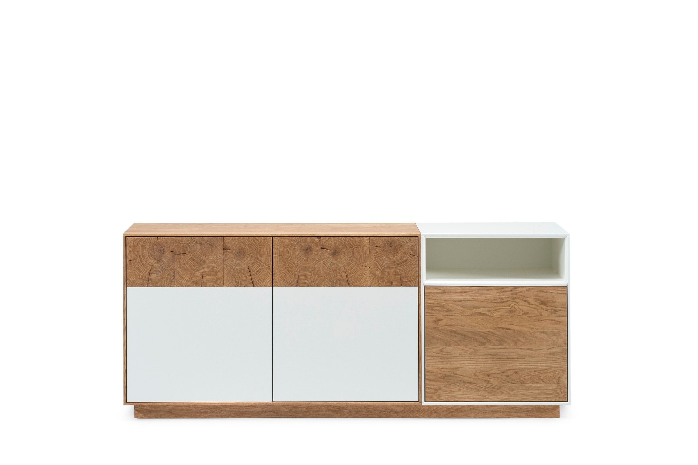 Frontansicht des LOTTE Massivholz Sideboards mit natürlichen Holzdetails