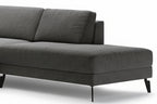 Detailansicht von Chaiselongue und weichen Rückenpolstern