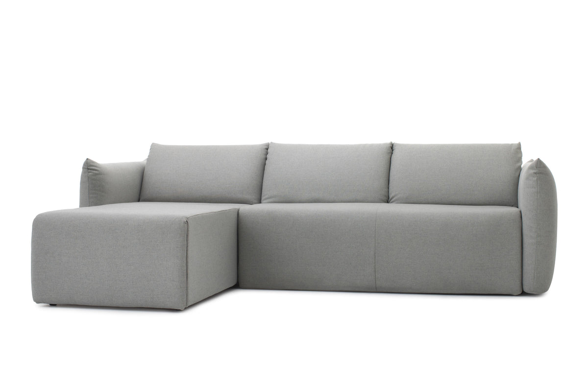 Mit Chaiselongue und weichen Rückenpolstern