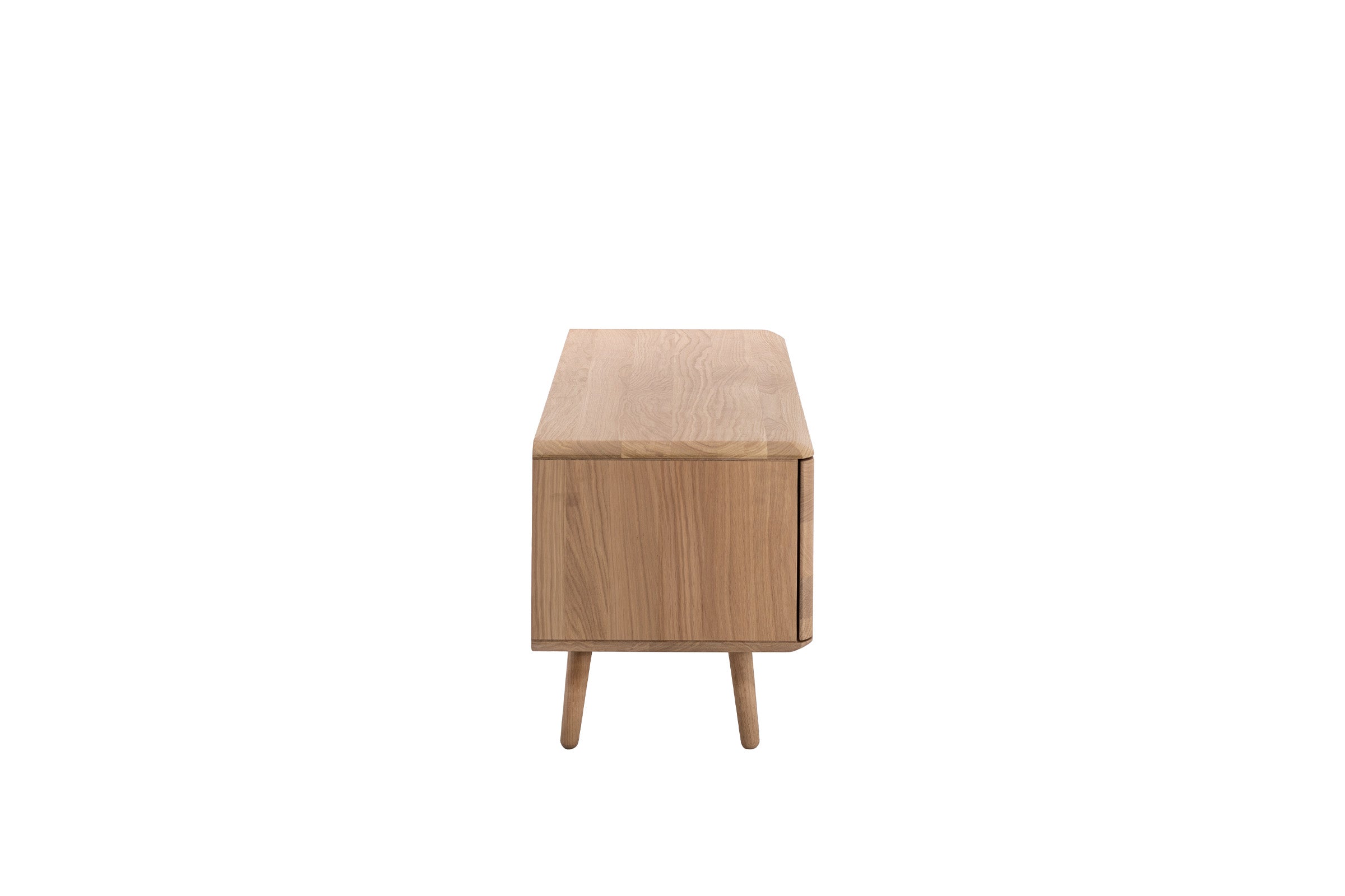 MALIN Lowboard aus Massivholz mit Holzbeinen und Nische - SOLIDMADE | Design Furniture