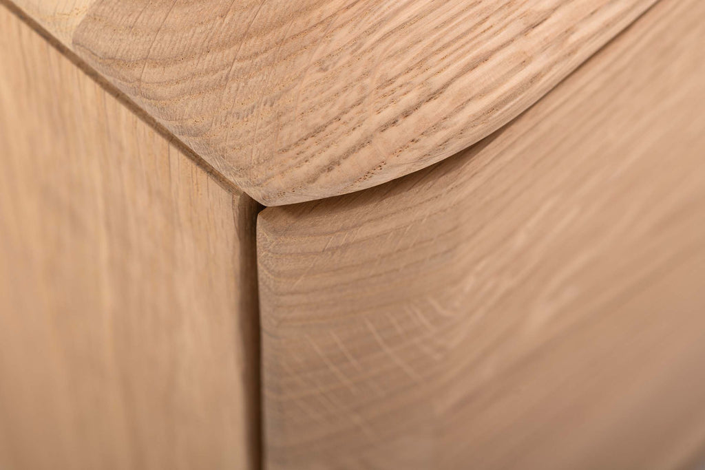 MALIN Lowboard aus Massivholz mit Holzbeinen und Nische - SOLIDMADE | Design Furniture