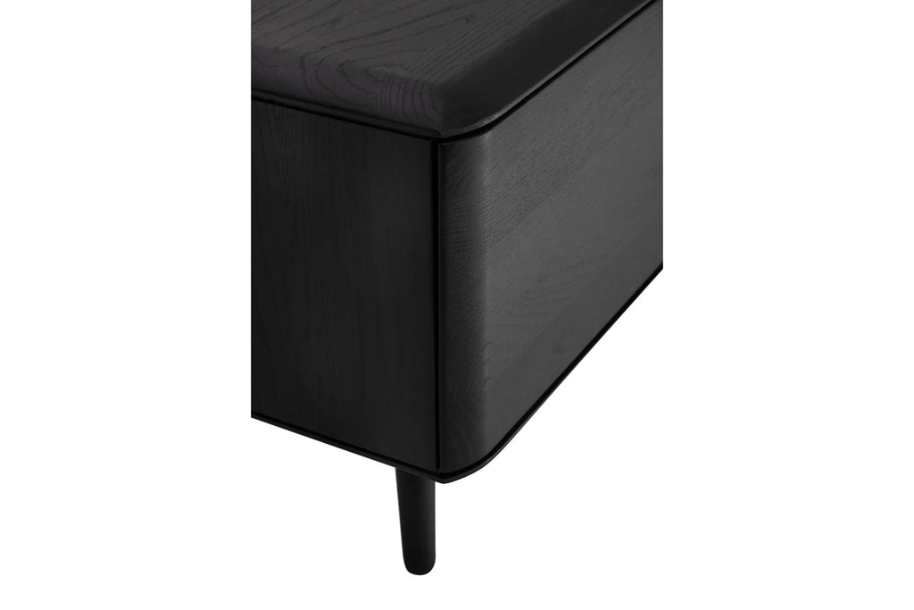 MALIN Lowboard aus Massivholz mit Holzbeinen und Nische - SOLIDMADE | Design Furniture