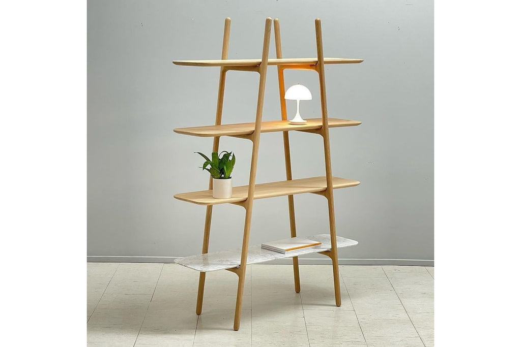 MALIN Designer Bücherregal mit Dekorationsbeispiel und Pflanzen