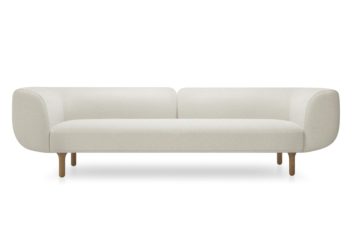 MANDARIN Designer Sofa von Volumen in hellem Stoff und Frontansicht