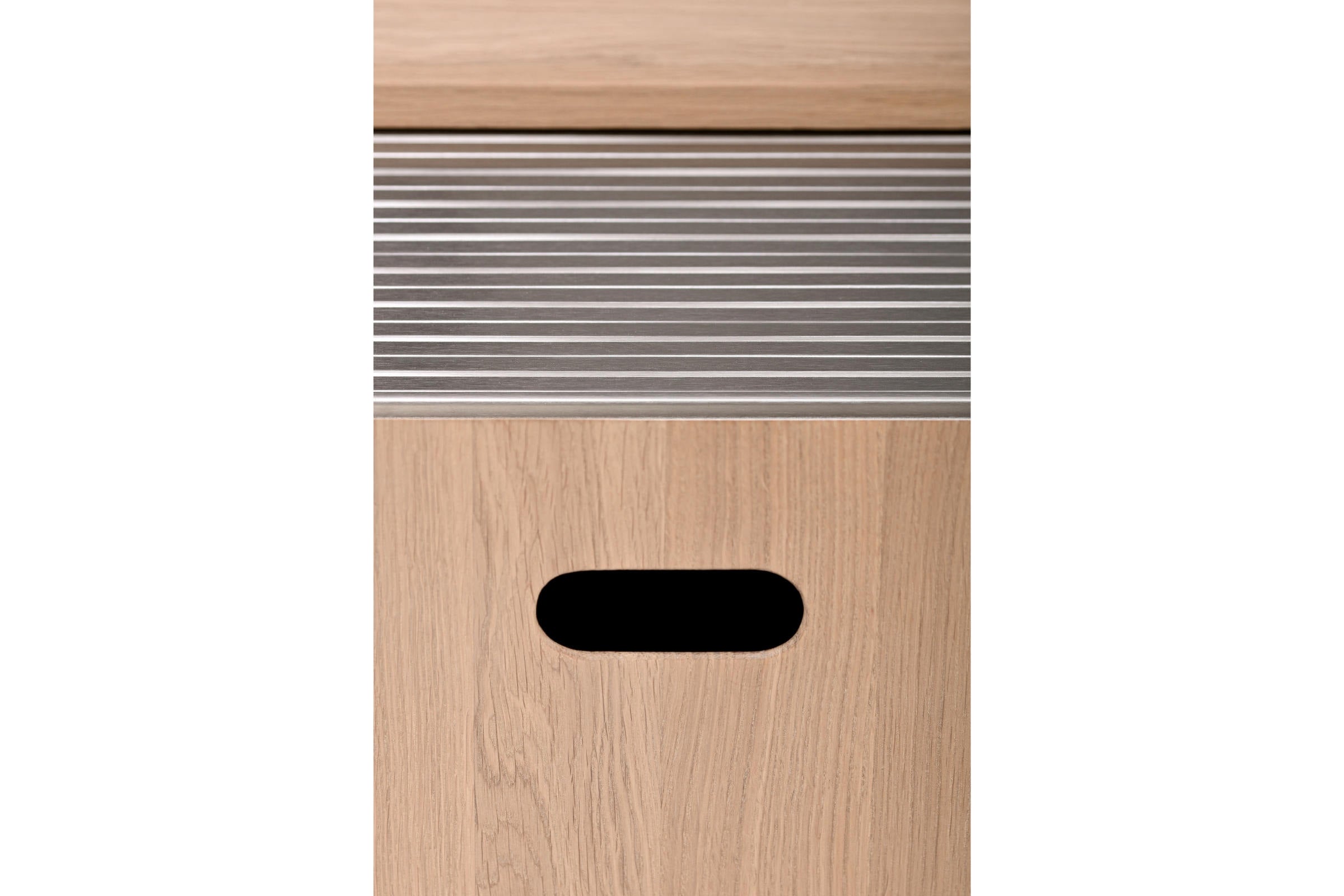 Frontalansicht mit geschlossenem Rollladen