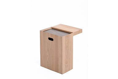 MIOA Design Beistelltisch aus Massivholz – perspektivische Ansicht