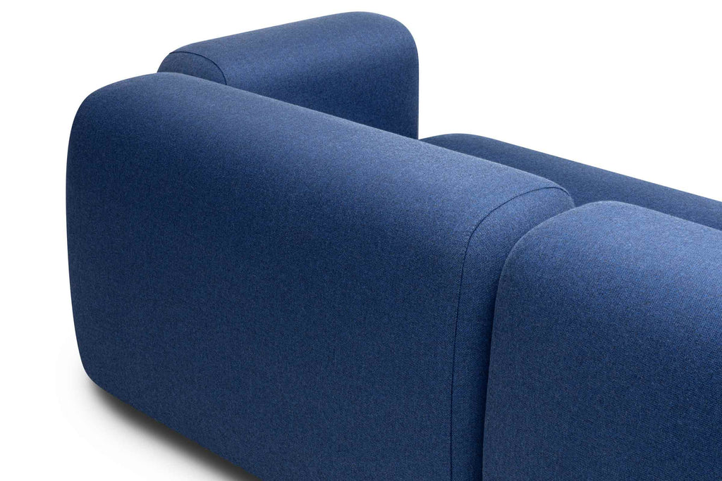 Sofa von Volumen mit gerundeter Rückenlehne in Blau